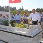 Vali Demirtas Sehit Sevda Gungor'un Kabrini ve Ialesini Ziyaret (1)